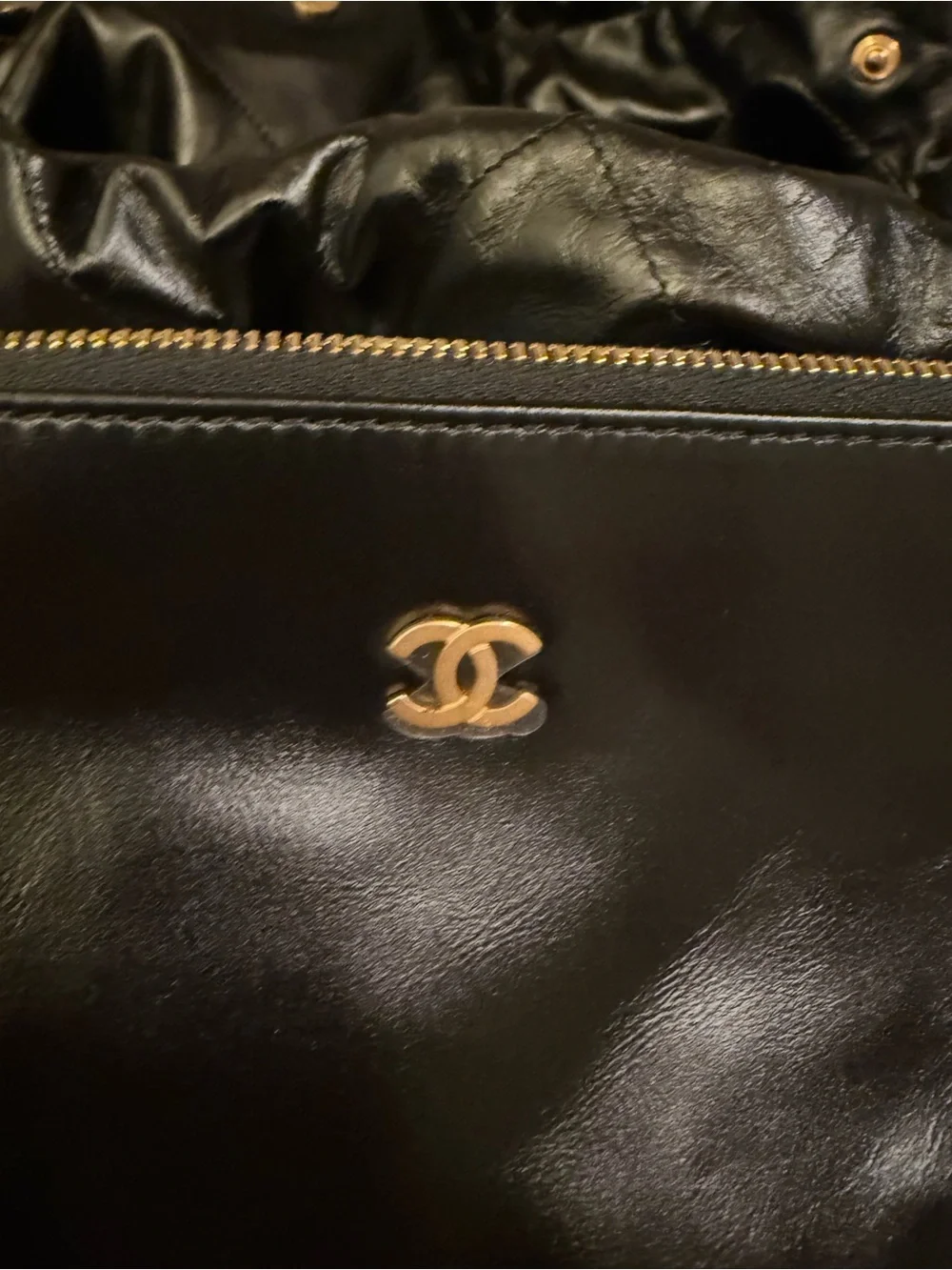 CHANEL 22 Black Quilted Calfskin handbag